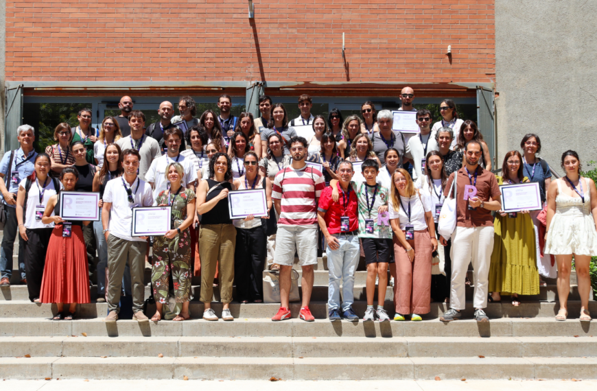 La foto mostra tots els participants de la segona jornada anual de la Xarxa Rehab-Lab a la cloenda de l'acte